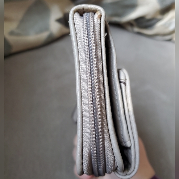 ENZO ANGIOLINI Taupe Faux Pebbled Leather Logo Lined Zip Around Wallet - Picture 8 of 10